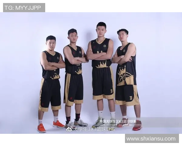 球迷集资送教练战术平板彰显支持与感恩心意