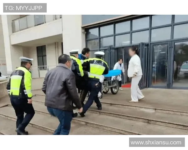 球员比赛中突然晕倒紧急送医所幸无生命危险全力抢救后已脱离危险期 球员比赛中突然晕倒紧急送医所幸无生命危险全力抢救后已脱离危险期