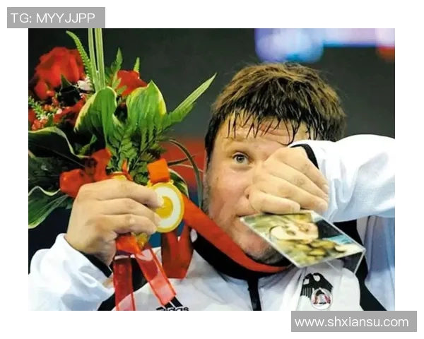 镜头定格曼联历史瞬间 那一刻让人潸然泪下 镜头定格曼联历史瞬间 那一刻让人潸然泪下